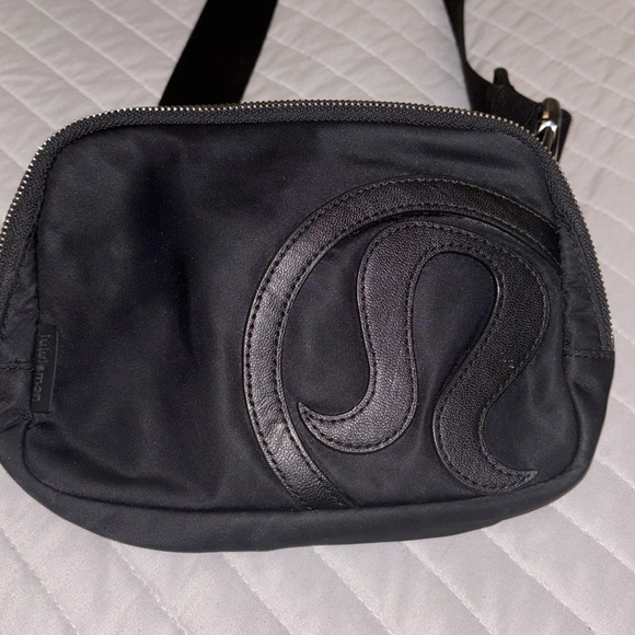 Lululemon Limited Edition Everywhere Belt Bag - Picture 2 of 9